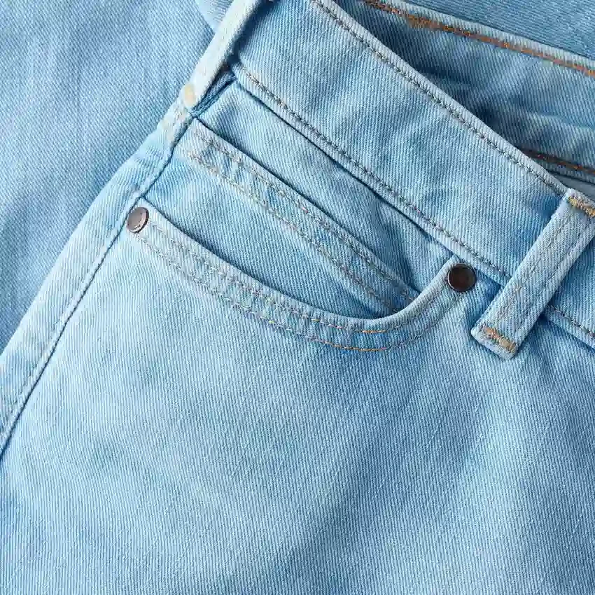 Γυναικείο τζιν Essential με μεσαίο ύψος μέσης και ίσια γραμμή, από ελαστικό ύφασμα